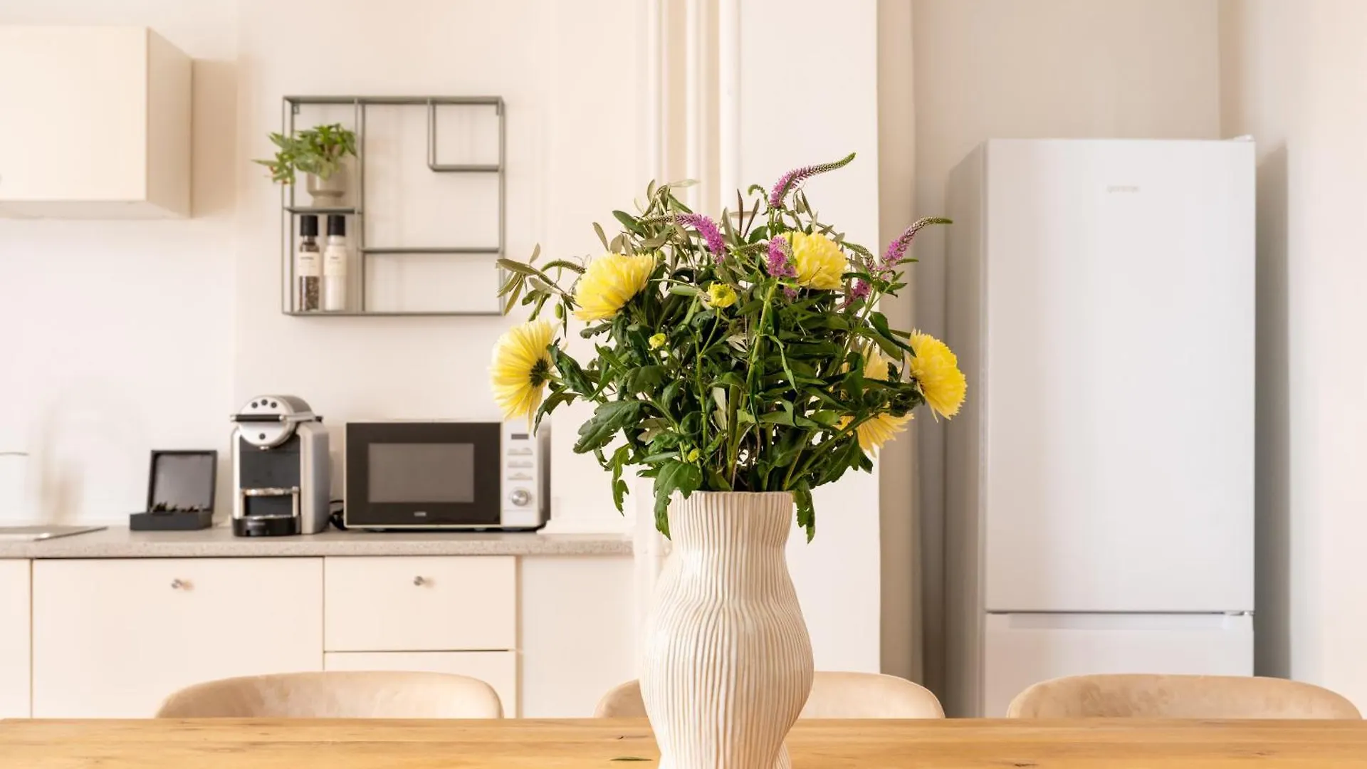 Sanders Noble - Fantastic 4-Bdr Apt In The Capital Copenhagen Apartment