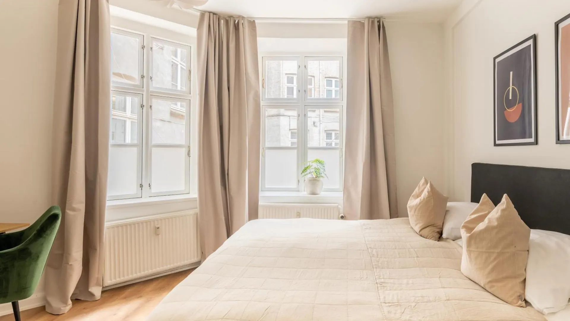Sanders Noble - Fantastic 4-Bdr Apt In The Capital Copenhagen Denmark